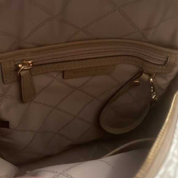 Michael Kors backpack bag EUC (except one flaw) - Picture 7 of 12